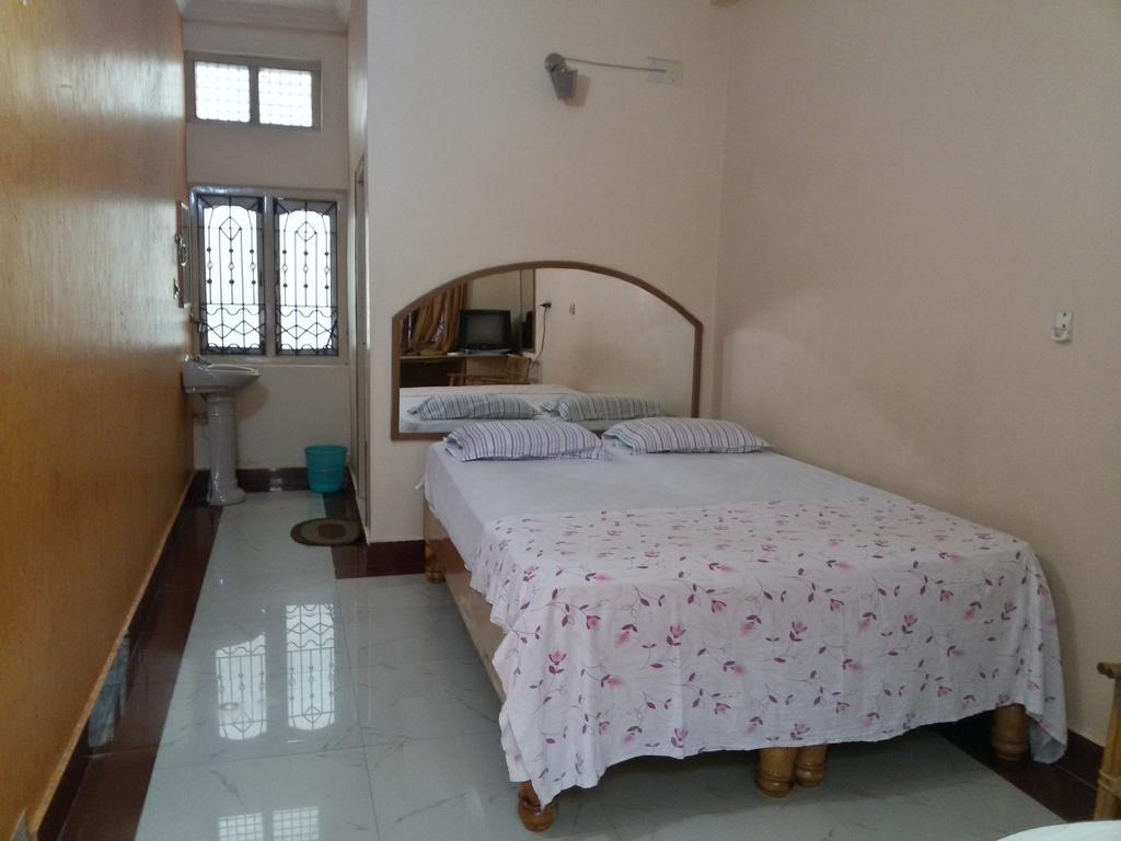 Lakshmi Heritage Tourist Home Hampi Exterior photo